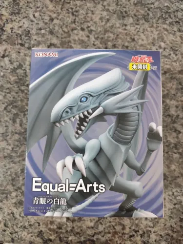 Action Figure Yu-Gi-Oh! Equal Arts Dragão Branco de Olhos Azuis