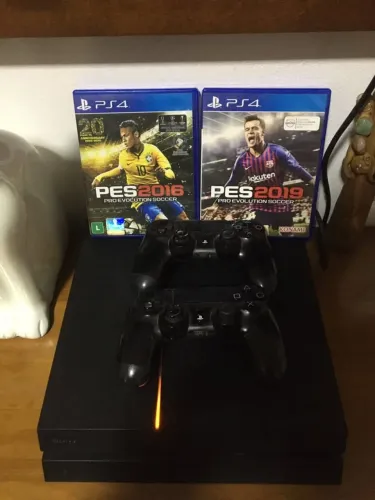 Ps4 com 2 controles
