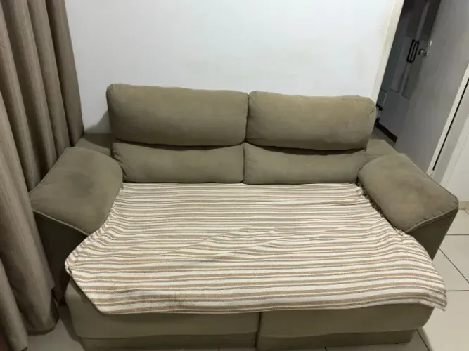 SOFA 2 LUGARES RETRATIL BEGE E CADEIRA EM OTIMO ESTADO