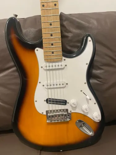 Guitarra Stratocaster Michael com captador malagoli