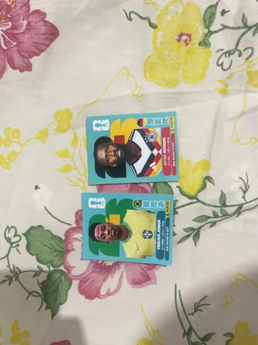 Duas figurinhas raras