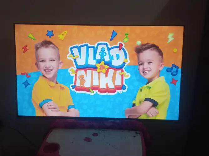 Tv smart 50p 4k nova ainda com plástico pra vender logo