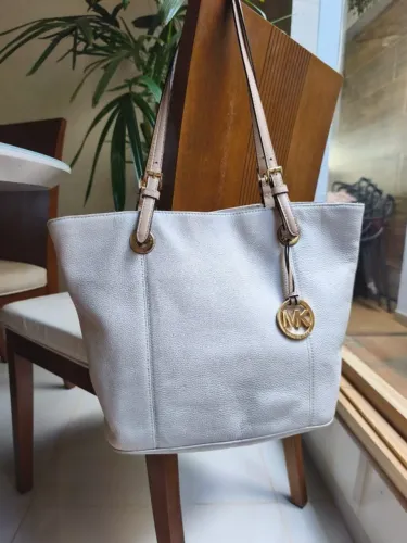 BOLSA MICHAEL KORS AUTÊNTICA , EM COURO LEGÍTIMO, COMPRADA NOS EUA