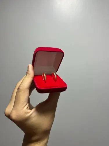 Par de alianças de ouro 18k