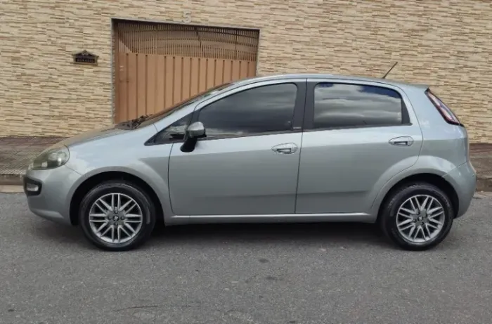 Fiat Punto Attractive 1.4 Fire Flex 8V 5P 2014