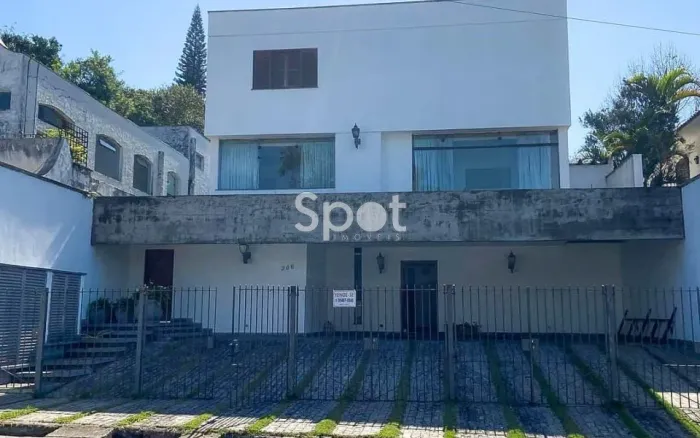 CASA EM LOCAL NOBRE NO REAL PARQUE!