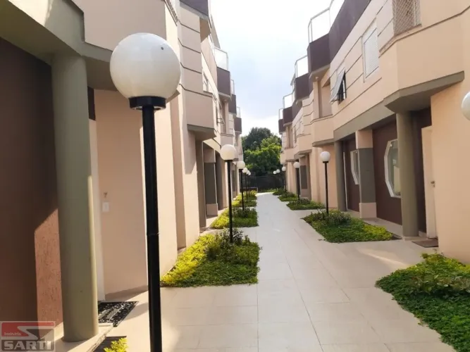 LINDO SOBRADO EM CONDOMINIO FECHADO, COM ÓTIMA SEGURANÇA , 3DORMITÓRIOS ( SENDO 1 SUÍTE ) 