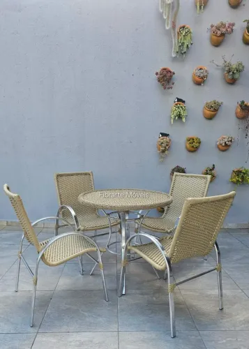 Conjunto de mesa em alumínio polido 4 poltronas + mesa <br>4 poltronas + mesa <br>$ 2380