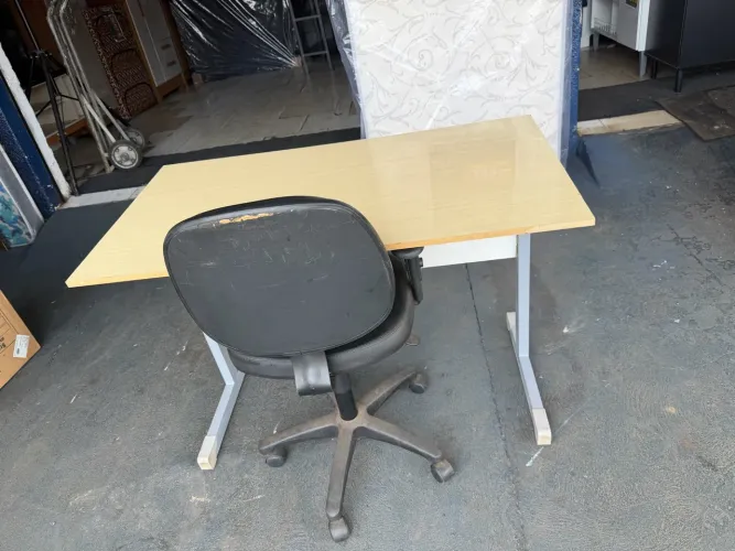 Mesa de escritório com cadeira combino entrega