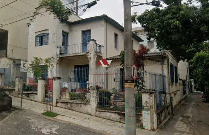 Casa para venda com área total de 600m² - Bairro Lourdes- Belo Horizonte/MG