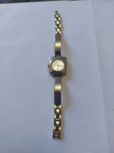Relógio Tommy Hilfiger feminino usado.