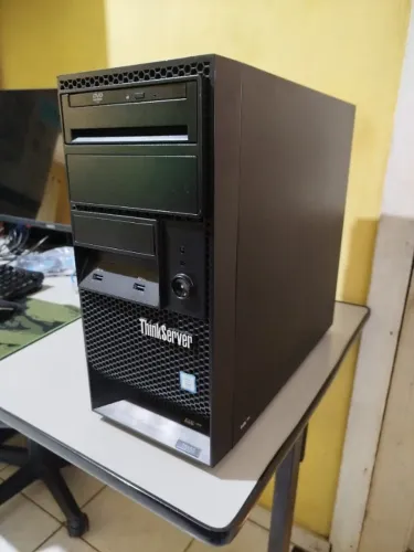 Servidor Lenovo ThinkServer TS150
