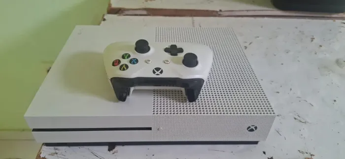 Xbox one 360s 500 g 1600 bom estado preço a negociar