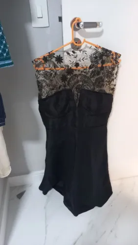 Vendo 2 vestidos e 1 macacão de festa