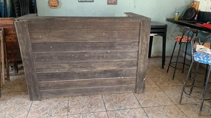 BALCÃO BAR DE MADEIRA 