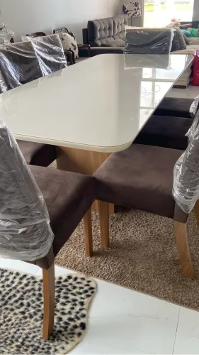 Mesa com 8 cadeiras em suede semi nova