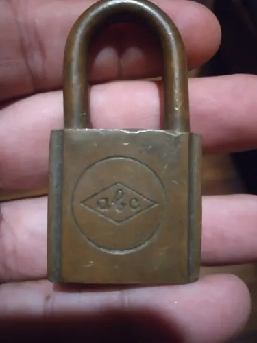 Cadeado ABC antigo