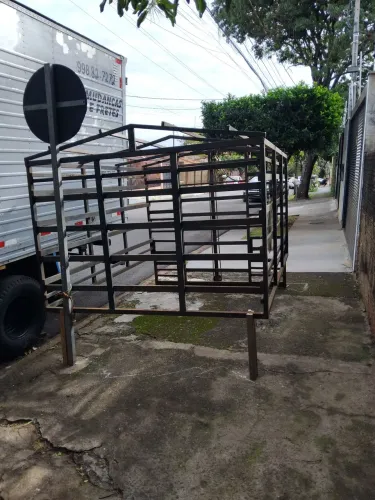 Vendo gaiola boideira de ferro.