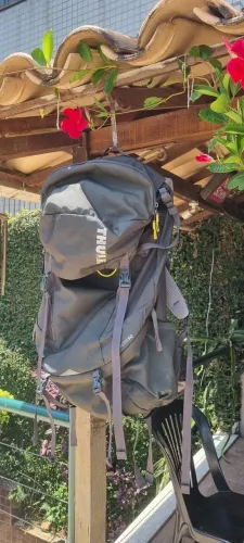 Mochila cargueira thule capstone 50l