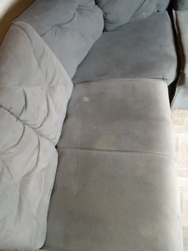 Jogo sofa 3 e 2 lugares cor cinza bem firme .