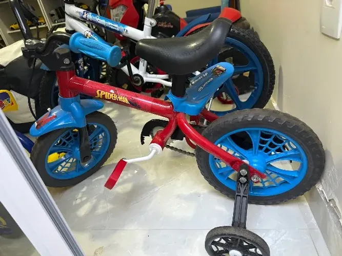 Bicicleta infantil, cadeirinha p/ bike
