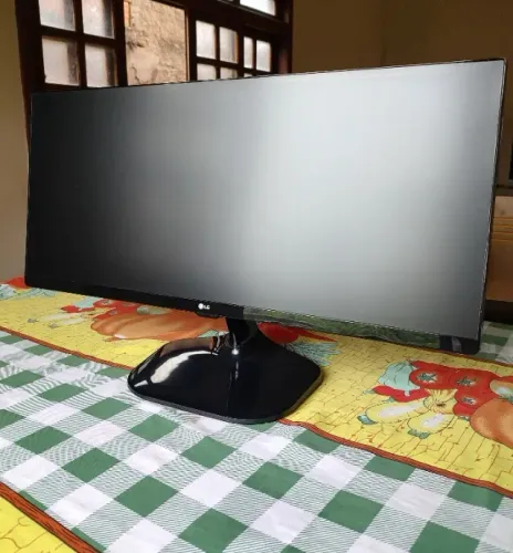 Monitor ultrawide 25' Painel IPS Bordas finas