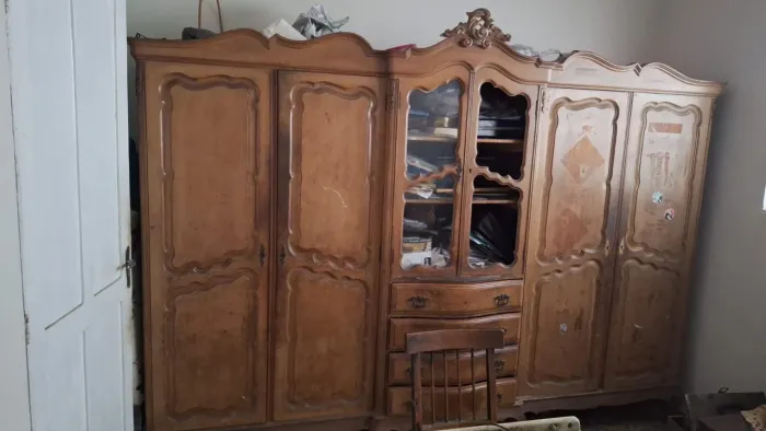 GUARDA-ROUPA ANTIGO CHIPPANDELLI EM MADEIRA MACIÇA ? 6 PORTAS