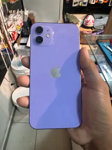 iPhone 12 lilás 