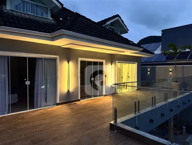 Duplex de Alto Padrão 360m² com 5 Suites e Jardim de Inverno Vargem Grande/RJ