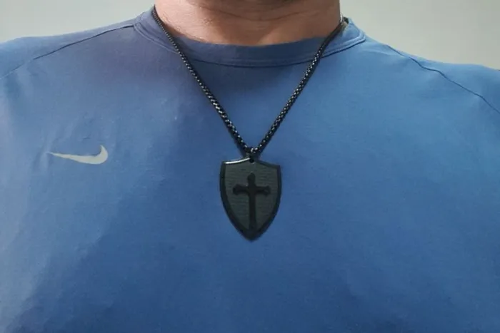 Cordão de Aço (Preto) com Medalha (transcrito Pai nosso)