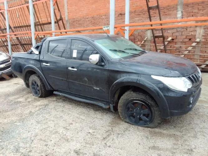 Mitsubishi L200 Triton 2.4 4x4 2020 - Vemdido em Peças 