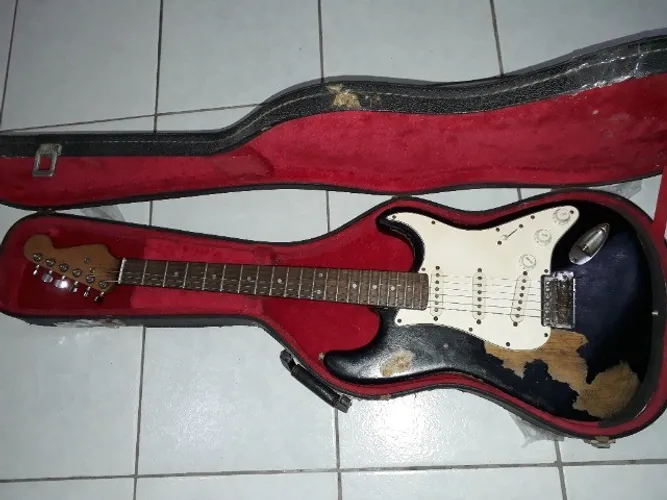 Guitarra Squier Stratocaster anos 90