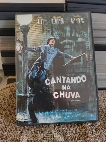 Dvd filme : Cantando na chuva em bom estado de conservação.