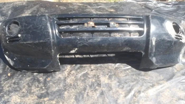 Parachoque Dianteiro Pajero Full 2003/2006 preto c/ detalhe 