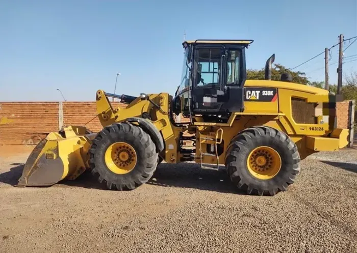 Pá Carregadeira Caterpillar 930K ano 2014 com 7000 horas, em SP