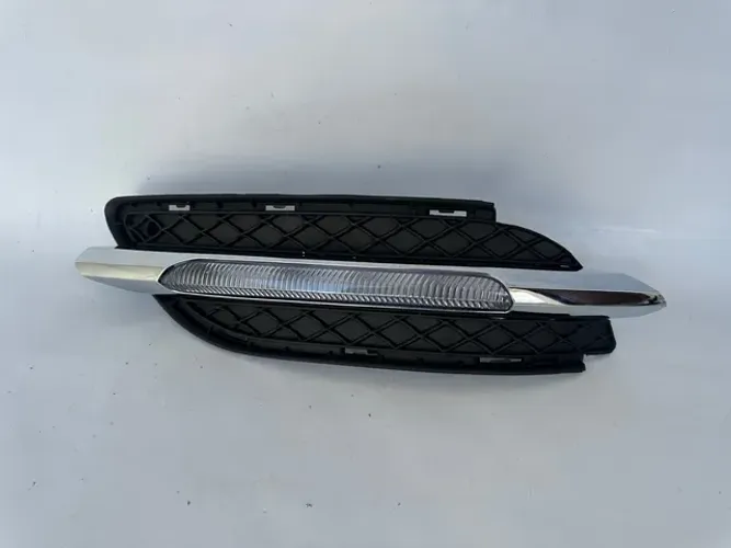 Grade e Farol de Milha Led Esquerdo Mercedes Benz B200 2014