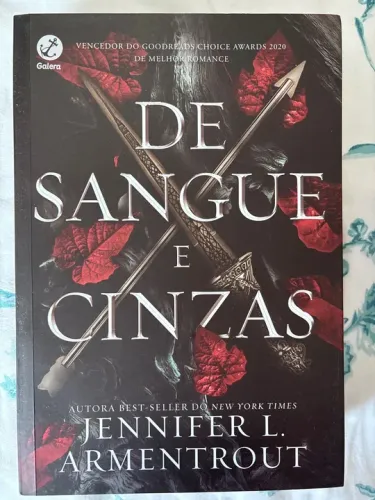 Livro De Sangue e Cinzas - Jennifer L. Armentrout