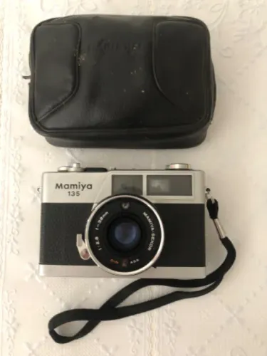 Máquina fotográfica Mamiya 135