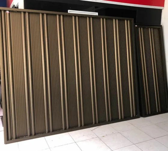 Portões em alumínio com social a medida padrão de garagem, Recebemos o seu usado