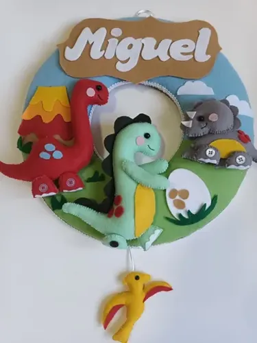 Porta maternidade Guirlanda dinossauros 