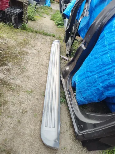 Estribo lateral S10 trail braizer lado esquerdo c/detalhes original GM Chevrolet 