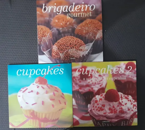 COLEÇÃO COM 3 LIVROS COM RECEITAS DE CUPCAKES & BRIGADEIROS. 