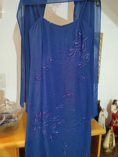 Vestido de festa azul Royal bordado com pedrarias usado uma vez, lindo!