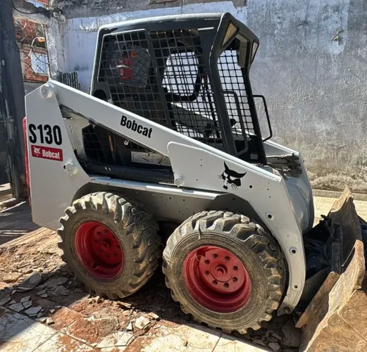 Locação de bob cat/ Mini escavadeira/ escavadeira/ demolição/ terraplanagem 