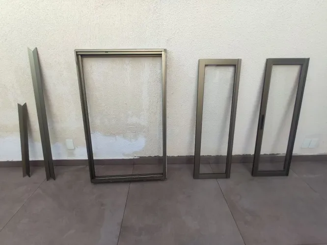 Esquadria de alumínio "Janela Bronze"