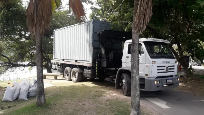 Caminhão transporte  conteiner 