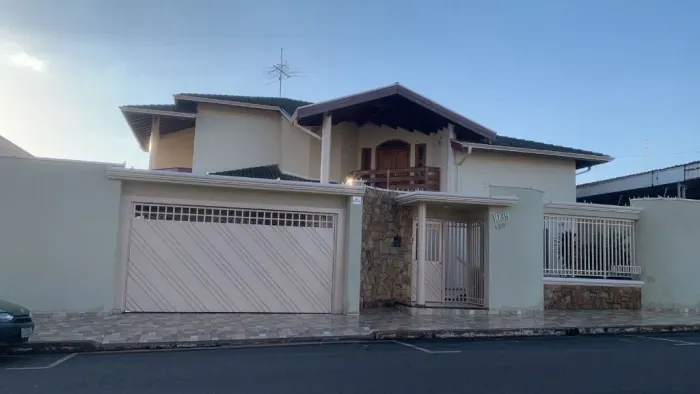 Casa à venda na Vila Queiroz em Artur Nogueira