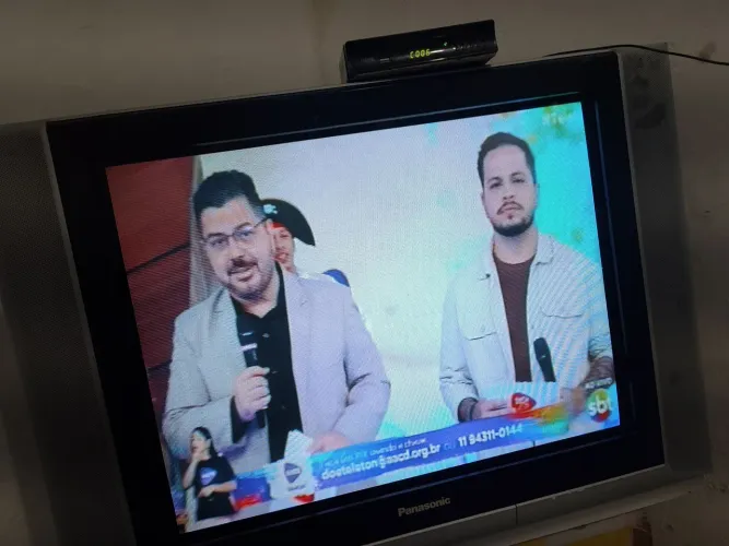 Vendo uma tv de tubo 29 polegadas funcionando.acompamha conversor e controle