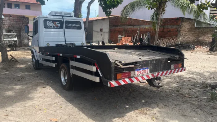 Mercedes 710 com ou sem carroceria