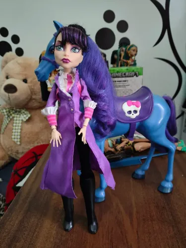 Monster high Diretora Sem Cabeça e cavalo Pesadelo 